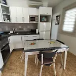 Sea Carnation Well Located, Pool & Terrace Lejlighed