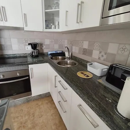 Sea Carnation Well Located, Pool & Terrace شقة *