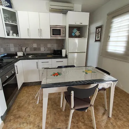 Sea Carnation Well Located, Pool & Terrace Апартаменты