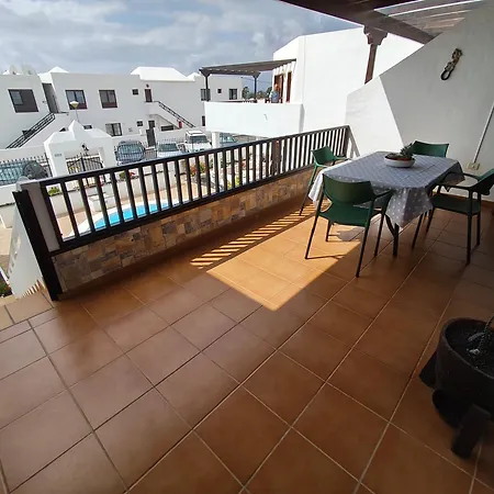 Sea Carnation Well Located, Pool & Terrace Appartement *